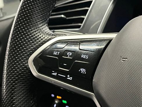 Certified 2022 Volkswagen Tiguan SE R-Line image 25