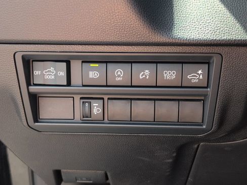 Used 2025 Toyota Tundra SR5 w/ SR5 Convenience Package RWD image 30