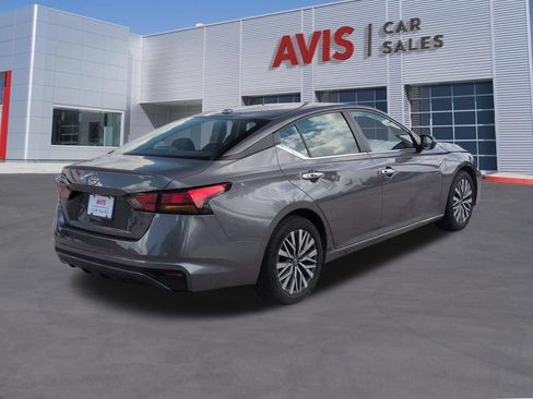 Used 2025 Nissan Altima 2.5 SV FWD image 6