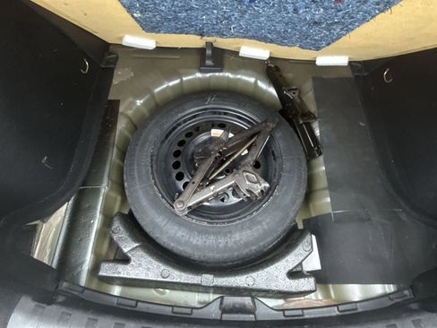 Used 2021 Nissan Kicks S image 40