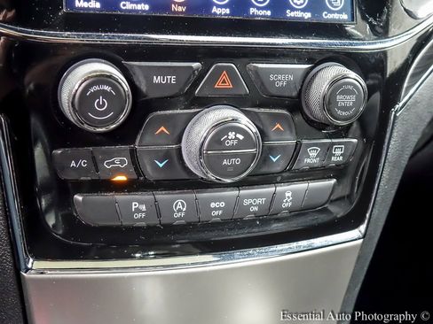 Used 2021 Jeep Grand Cherokee Limited image 18