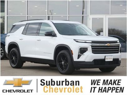 Used 2025 Chevrolet Traverse LT