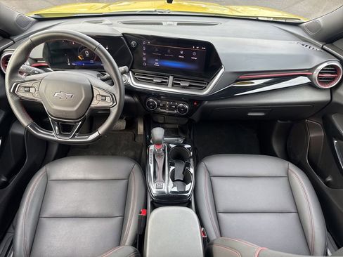 Used 2024 Chevrolet Trax RS w/ Sunroof Package image 23