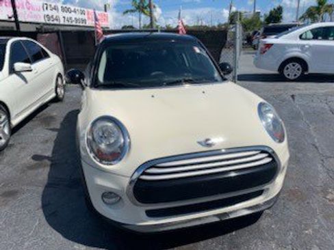 Used 2015 MINI Cooper 4-Door Hardtop image 2