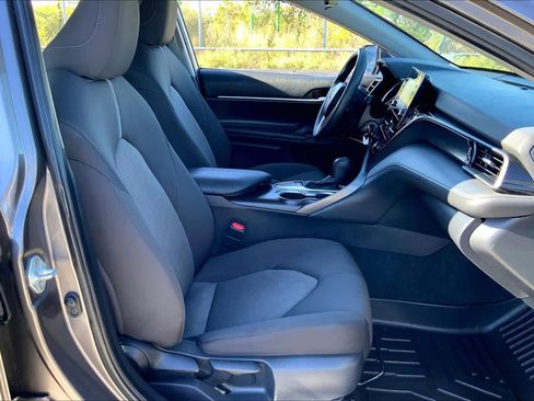 Used 2022 Toyota Camry LE image 8