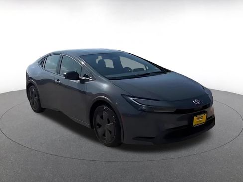 Used 2024 Toyota Prius LE FWD image 3