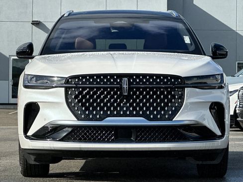 New 2026 Lincoln Nautilus Reserve image 8