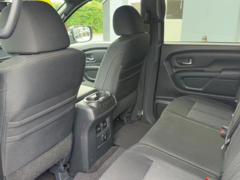 Used 2018 Nissan Titan SV w/ SV Convenience Package AWD/4WD image 11