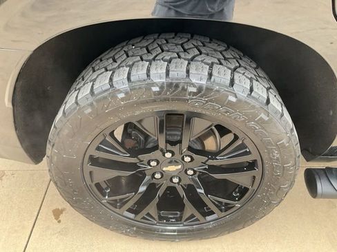 Used 2021 Chevrolet Tahoe Z71 w/ Rear Media and Nav Package image 31