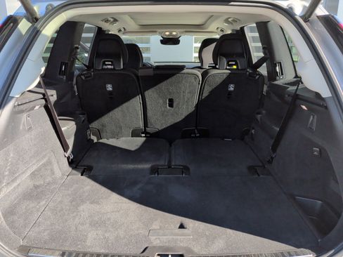 Used 2025 Volvo XC90 B6 Plus image 32