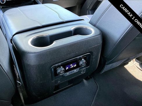 Used 2025 Chevrolet Suburban Z71 AWD/4WD image 12