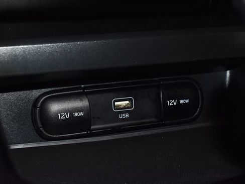 Used 2025 Kia Soul LX w/ LX Technology Package FWD image 23