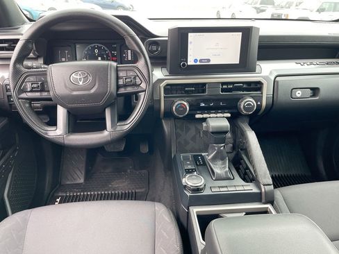 Used 2025 Toyota Tacoma SR5 AWD/4WD image 10