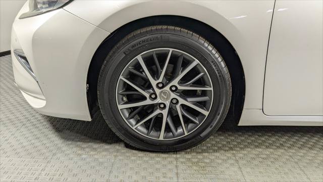 Used 2018 Lexus ES 350 w/ Luxury Package w/Wood Trim FWD image 36