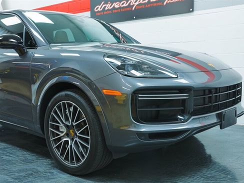 Used 2020 Porsche Cayenne Turbo AWD/4WD image 39