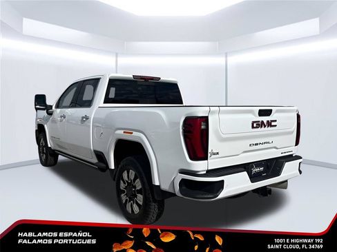 Used 2025 GMC Sierra 3500 Denali w/ Denali Reserve Package AWD/4WD image 3