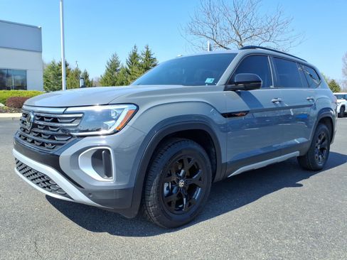 Certified 2024 Volkswagen Atlas Peak Edition SE image 5