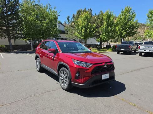Used 2020 Toyota RAV4 XLE Premium AWD/4WD image 7