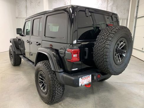 Used 2025 Jeep Wrangler Unlimited Rubicon AWD/4WD image 24