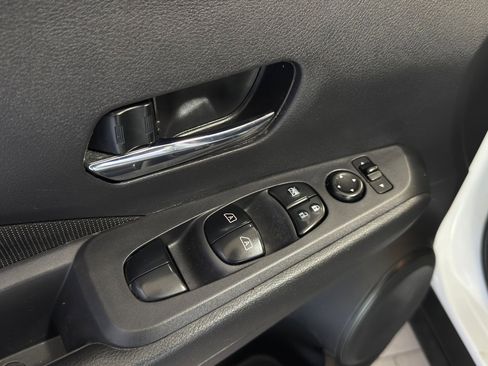 Used 2021 Nissan Kicks SV image 12