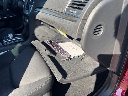 Used 2022 Chrysler 300 Touring image 31