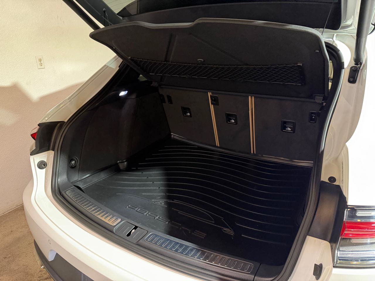 Used 2019 Porsche Macan AWD/4WD image 8