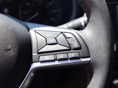 Used 2023 Nissan Kicks SR FWD image 13