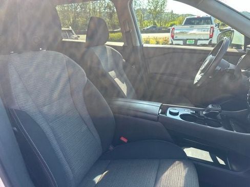 Used 2022 Nissan Rogue S AWD/4WD image 11