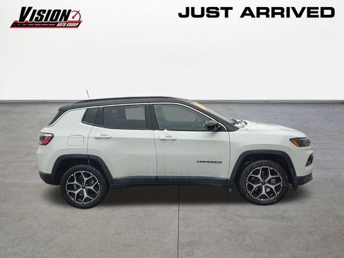 Certified 2025 Jeep Compass Limited image 4