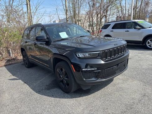Used 2023 Jeep Grand Cherokee Limited w/ Black Appearance Package image 7
