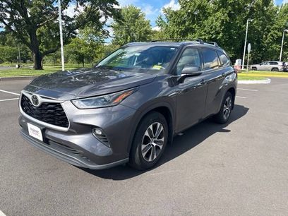 Used 2021 Toyota Highlander XLE