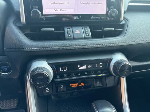 Used 2019 Toyota RAV4 XLE Premium w/ Cold Weather Package AWD/4WD image 17