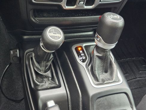 Used 2018 Jeep Wrangler Unlimited Sport S AWD/4WD image 18