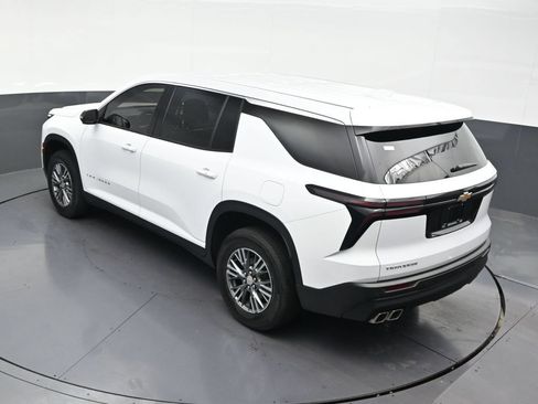 Used 2024 Chevrolet Traverse LS FWD image 18