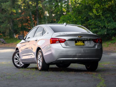 Used 2019 Chevrolet Impala LT FWD image 3