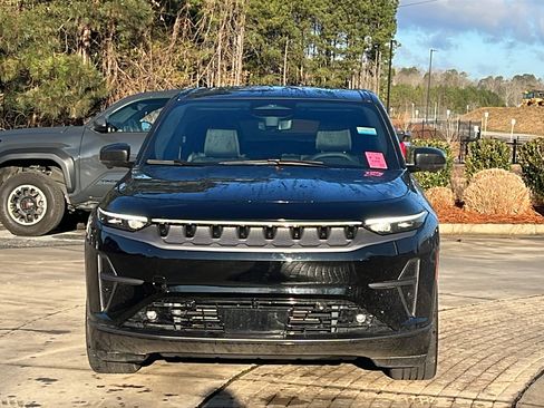 Used 2024 Jeep Wagoneer Launch Edition image 3