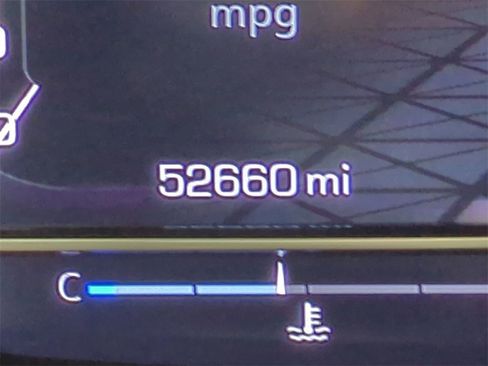 Used 2024 GMC Yukon XL SLT image 36