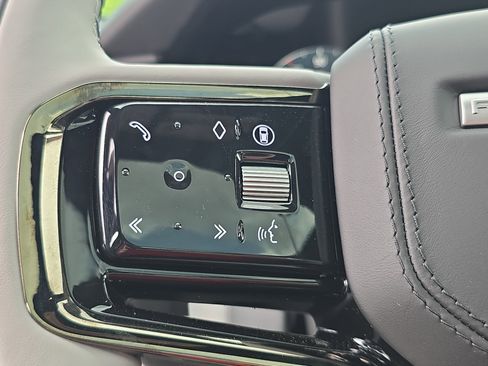 New 2026 Land Rover Range Rover Velar Dynamic SE AWD/4WD image 17