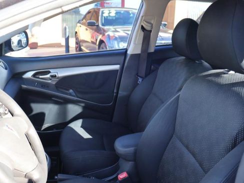 Used 2009 Pontiac Vibe 4dr HB FWD w/ Preferred Package image 13