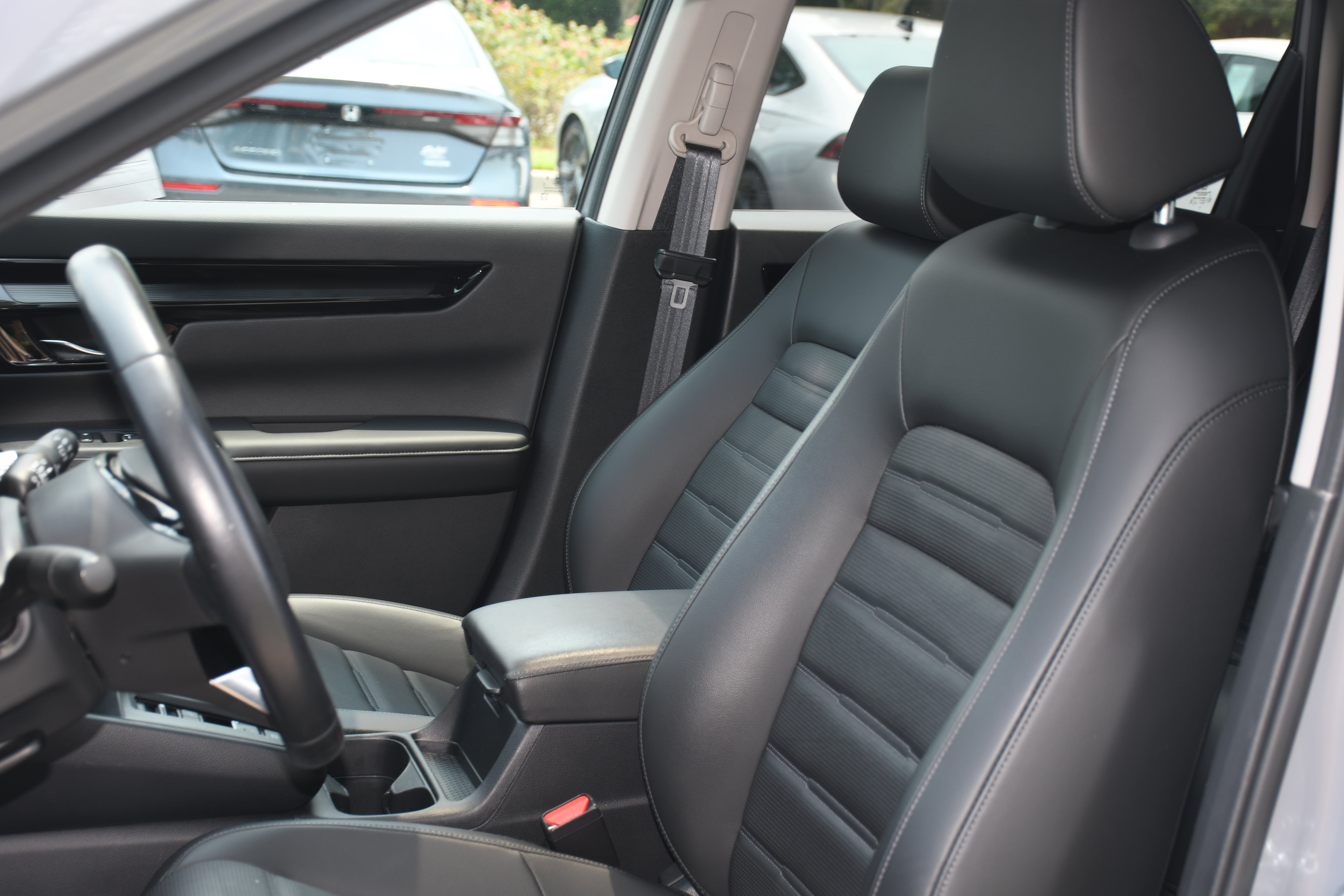 Used 2025 Honda CR-V EX-L image 13