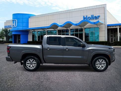 Used 2023 Nissan Frontier SV w/ SV Convenience Package RWD image 2