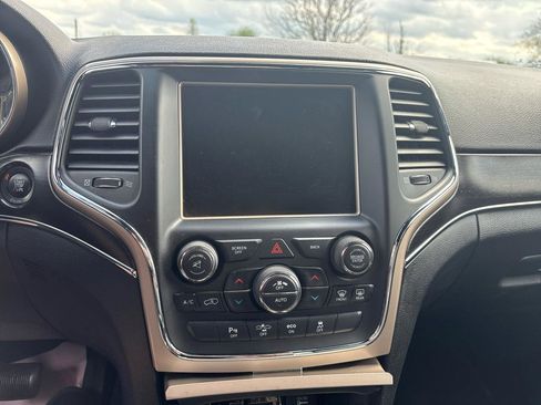 Used 2014 Jeep Grand Cherokee Limited w/ Luxury Group II AWD/4WD image 26