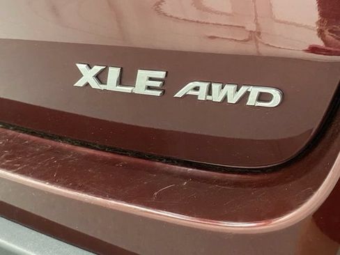 Used 2018 Toyota Highlander XLE AWD/4WD image 36
