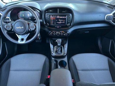 Used 2023 Kia Soul LX w/ LX Technology Package FWD image 13