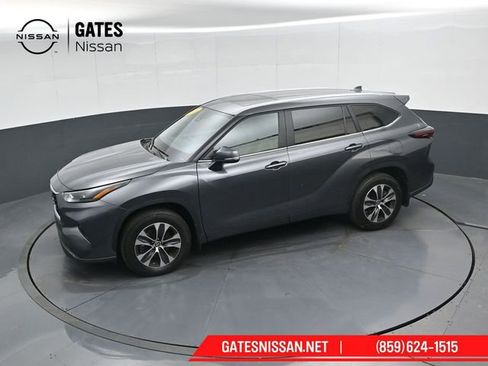 Used 2024 Toyota Highlander XLE AWD/4WD image 55