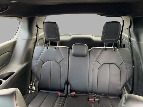 New 2026 Chrysler Pacifica Select w/ S Appearance Package image 17