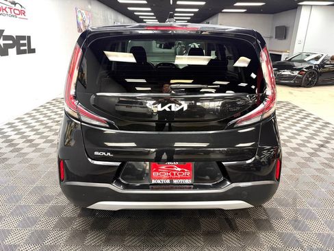 Used 2023 Kia Soul LX w/ Option Group 015 FWD image 13