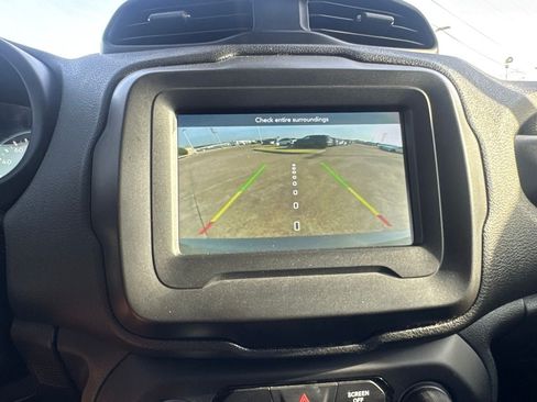 Used 2020 Jeep Renegade Latitude FWD image 41