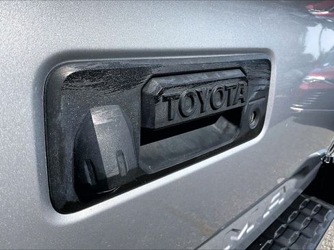 Used 2017 Toyota Tacoma TRD Sport w/ Premium & Technology Package AWD/4WD image 28
