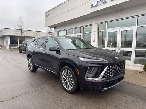 Used 2025 Buick Enclave Avenir w/ Super Cruise Package image 8